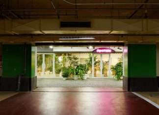 Café et Concept Store dans un parking de Tokyo au Japon