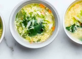 Soupe d’épinards, kombu et bonite, façon japonaise
