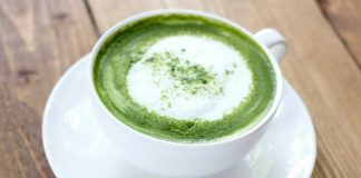 Matcha latte glacé