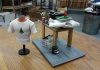 Une imprimante minature pour des t-shirts minatures, conçue par Devin Smith Mini imprimante de Devin Smith