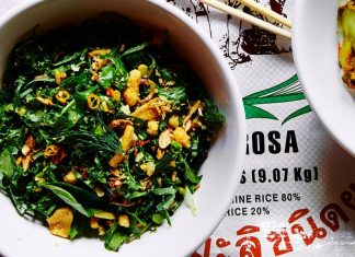 Salade de Kale (chou frisé vert) au céleri et fines herbes Salade de Kale, chou frisé vert