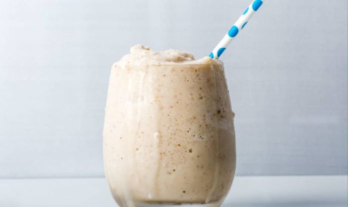 Smoothie à la banane et aux amandes