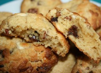 Cookies fondants et croquants, aux noix de pécan et aux deux chocolats Cookies fondants et croquants, aux noix de pécan et aux deux chocolats