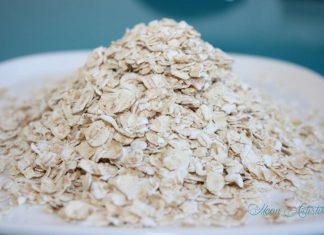 Le lait d’avoine, une routine capillaire d’excellence pour cheveux secs et cuir chevelu sensibilisé Le lait d'avoine, une routine capillaire d'excellence pour cheveux secs et cuir chevelu sensibilisé. Masque capillaire avoine aux huiles fortifiantes essentielles et végétales. Cheveux bouclés et frisés, soin gainant et lissant. Cosmétique maison home made green Fabriquer soi-même sa crème d'avoine, miel, huile essentielle de carotte, ricin, nigelle, protéines de soie, huile de brocoli Copyright Moon_Artistik