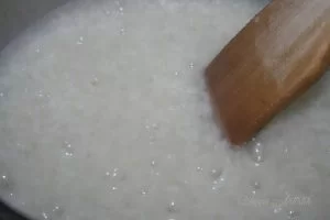 Masque "Divine perle de riz", au cacao et à la crème de coco, pour des cheveux lissés, fortifiés et brillants.