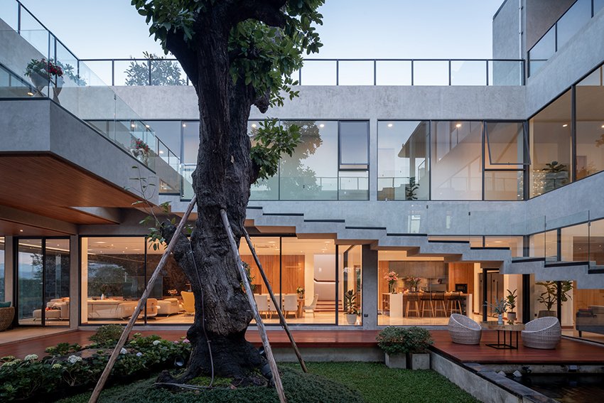 un studio à grande échelle construit la «villa 168» de jongluck pour connecter trois familles en Thaïlande designboom