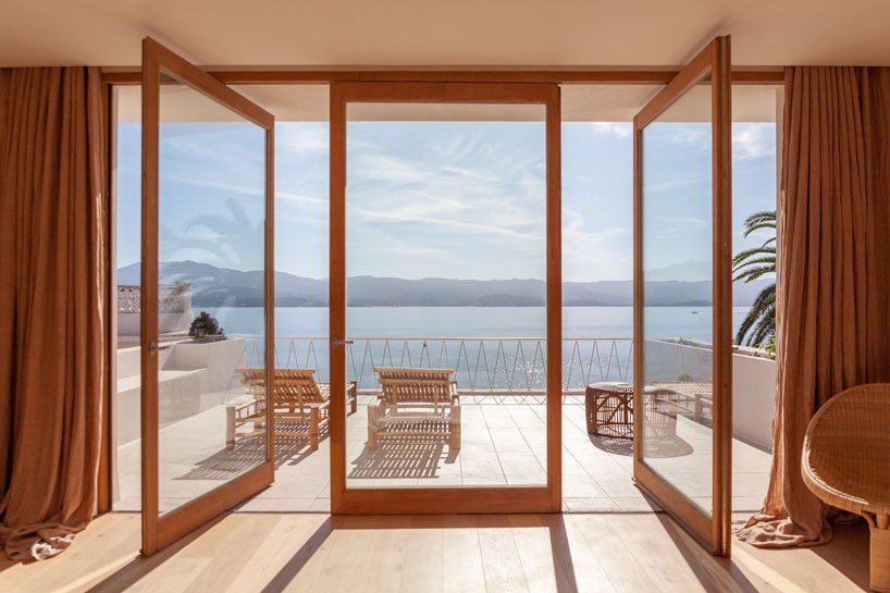 la casa santa teresa d'Amelia tavella célèbre la nature sur l'île de corisca designboom