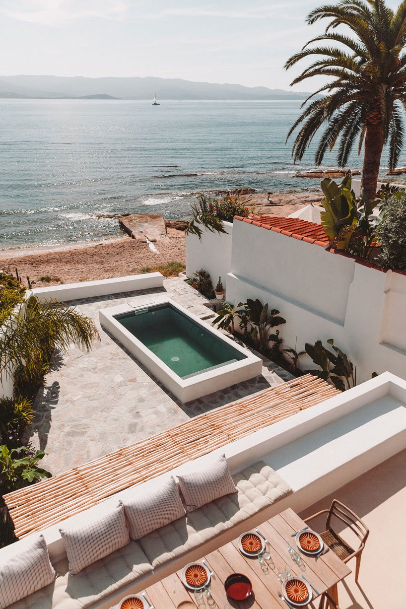 la casa santa teresa d'Amelia tavella célèbre la nature sur l'île de corisca designboom