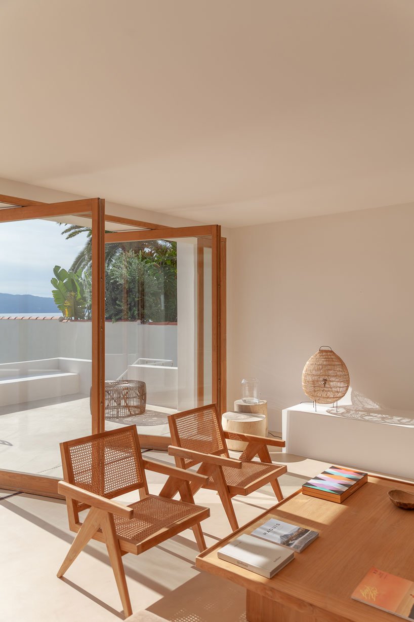 la casa santa teresa d'Amelia tavella célèbre la nature sur l'île de corisca designboom