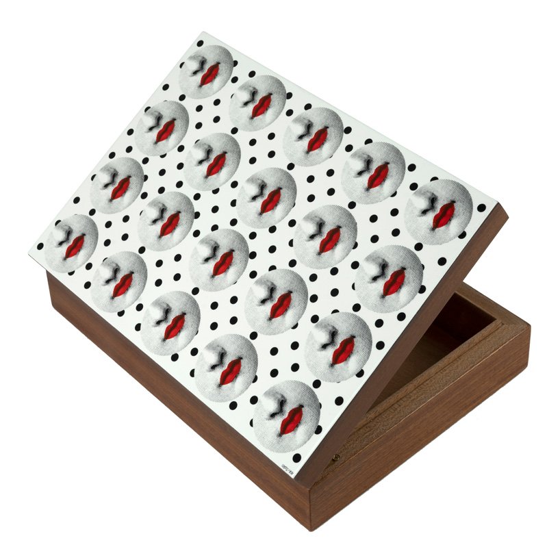 fornasetti s'inspire de la culture pop pour une nouvelle collection d'objets artisanaux