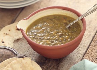 Lentilles noires et pois chiches fendus Dhal Mahaar Chole di Dhal Dhal aux lentilles noires et pois chiches fendus