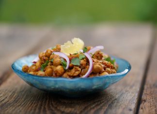 Pois chiches piquants Bhatura et pain moelleux Chole Bhatura