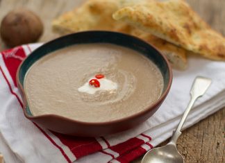 Soupe à l’ail et aux champignons Shorba Soupe à l’ail et aux champignons Shorba à l