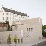 bez + kock architekten ajoute une extension en travertin au musée allemand du XVIIe siècle bez + kock architekten ajoute une extension en travertin au musée allemand du XVIIe siècle