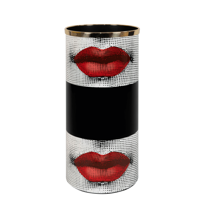 fornasetti s'inspire de la culture pop pour une nouvelle collection d'objets artisanaux