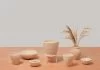 la moissonneuse-batteuse artisanale crée une collection d’articles pour la maison d’un matériau de type champignon craft-combine-mycelium-homeware-collection-biodégradable-material-seoul-korea-01-20-2020-designboom