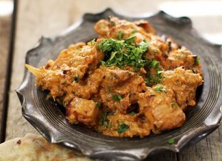 Poulet Tikka Masala Poulet dans une riche sauce aux noix de cajou