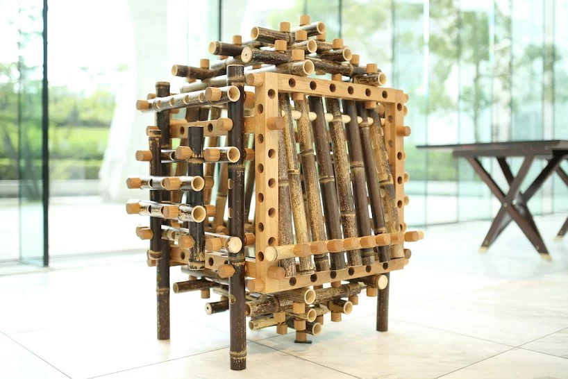 shigeki yamamoto construit une armoire complexe en bambou japonais et en chêne allemand designboom