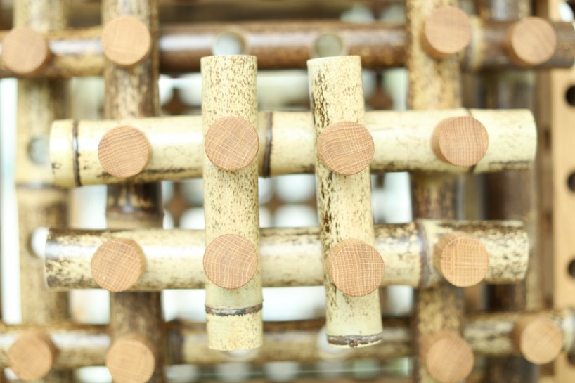 shigeki yamamoto construit une armoire complexe en bambou japonais et en chêne allemand designboom