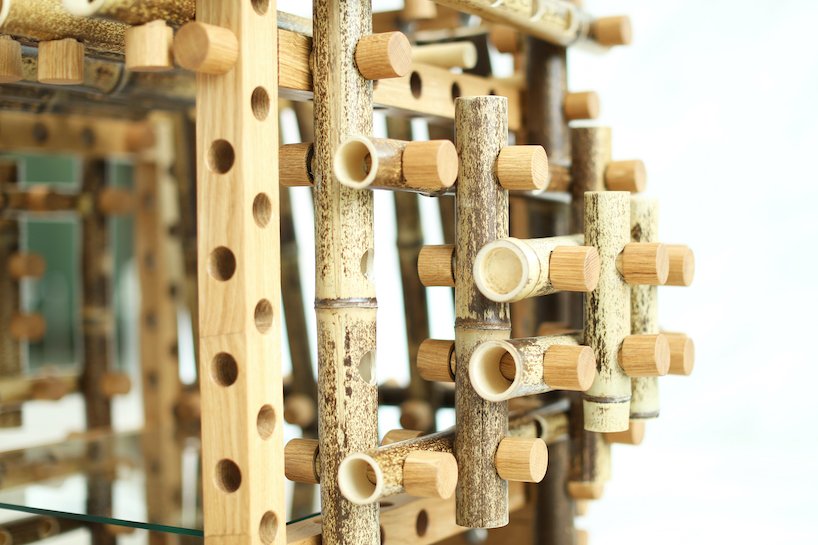 shigeki yamamoto construit une armoire complexe en bambou japonais et en chêne allemand designboom