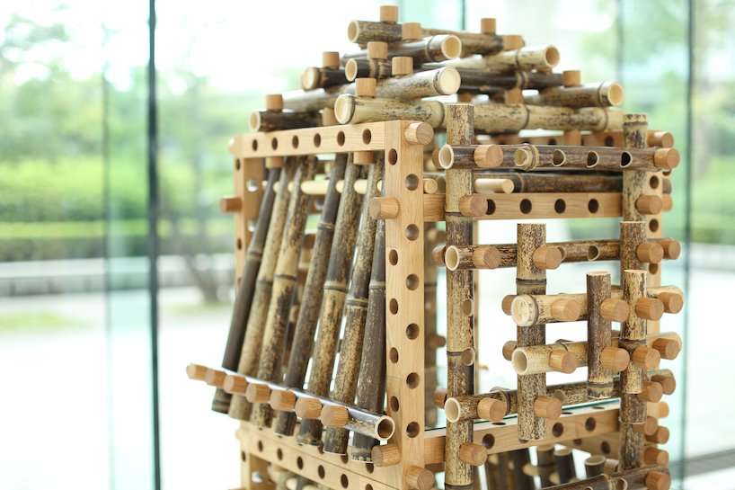 shigeki yamamoto construit une armoire complexe en bambou japonais et en chêne allemand designboom