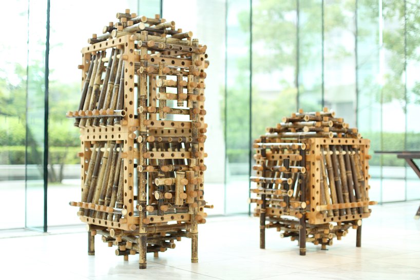 shigeki yamamoto construit une armoire complexe en bambou japonais et en chêne allemand designboom