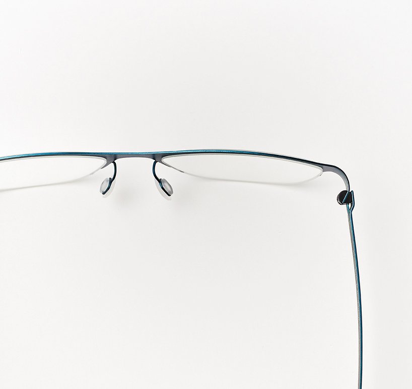 alberto meda retravaille la relation entre lunettes et monture pour la collection de lunettes JINS