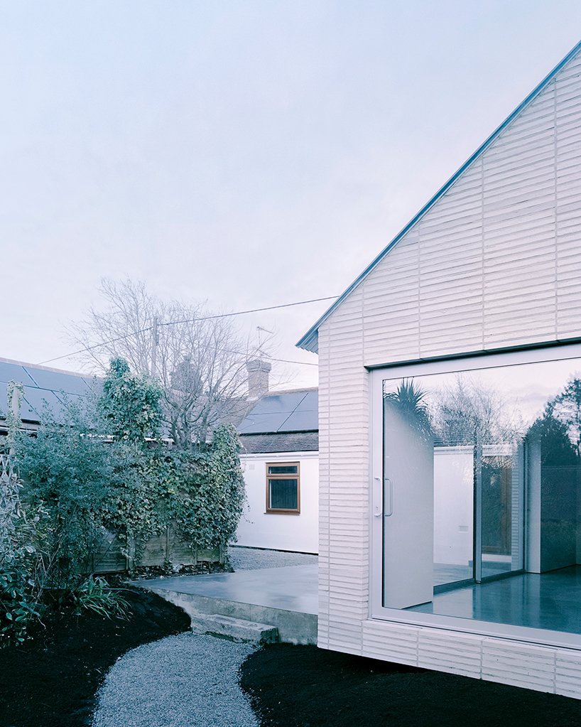 jonathan-burlow-over-the-edge-extension-kent-angleterre-02-02-2020-designboom