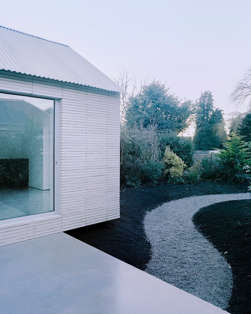 jonathan-burlow-over-the-edge-extension-kent-angleterre-02-02-2020-designboom