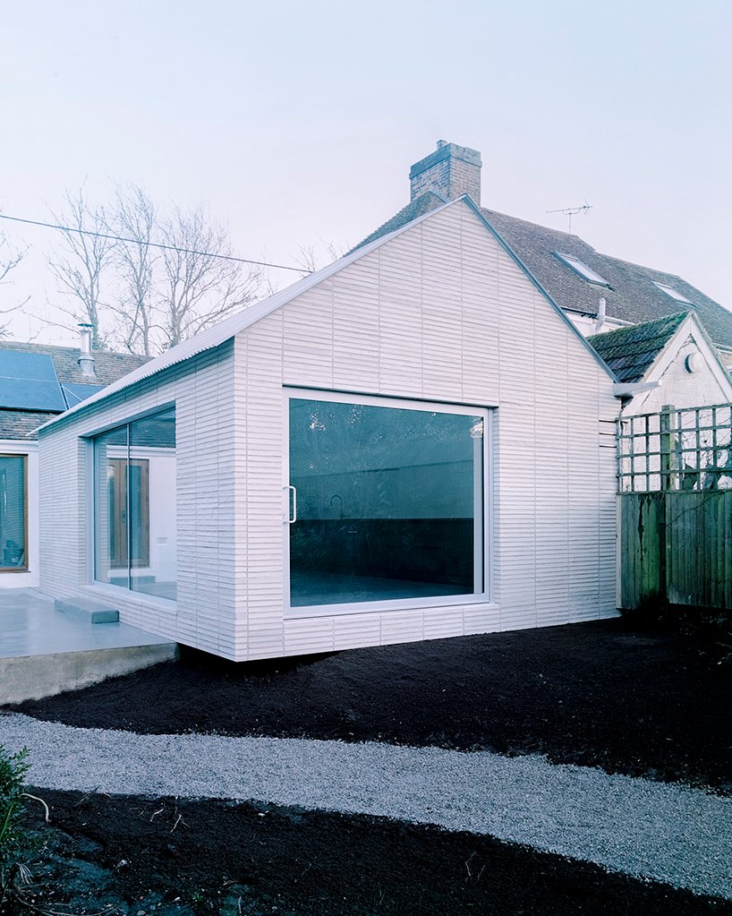 jonathan-burlow-over-the-edge-extension-kent-angleterre-02-02-2020-designboom
