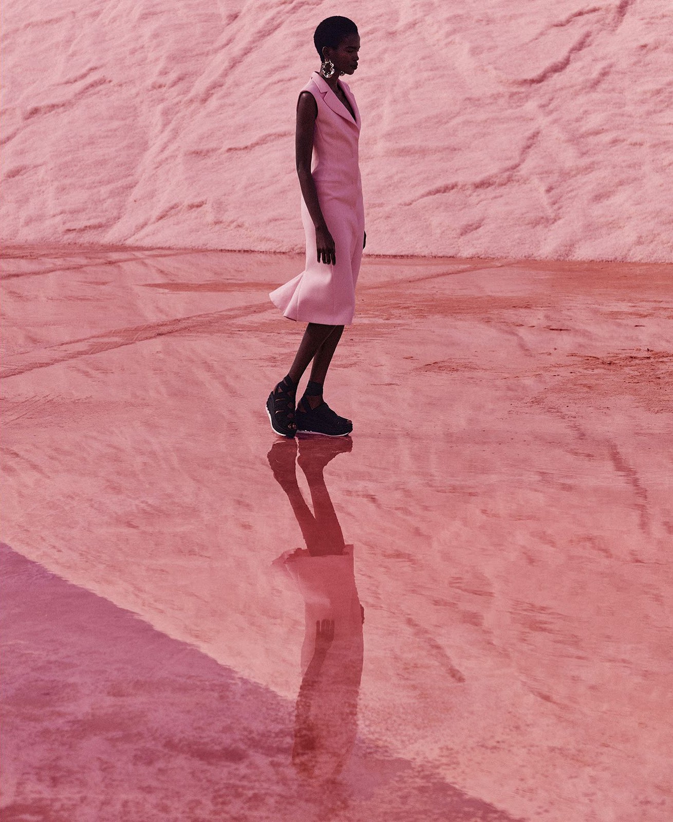 aamito-lagum-by-daniel-riera-for-harpers-bazaar-us-december-2016-6