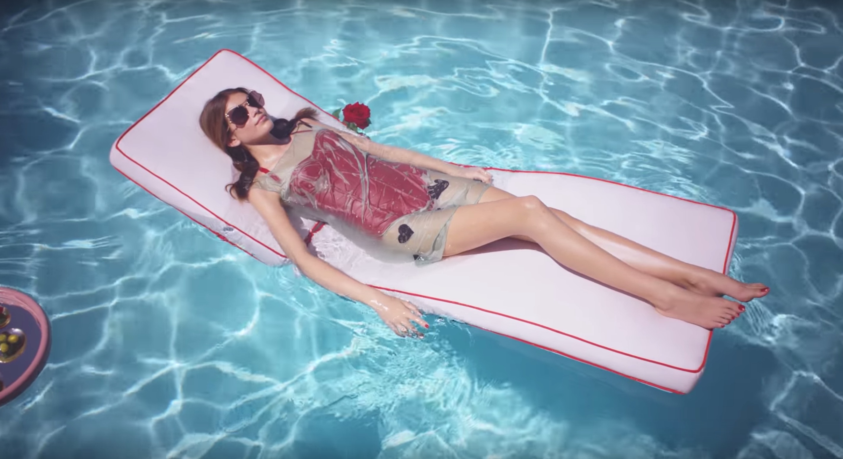 miu-miu-scenique-kaia-gerber