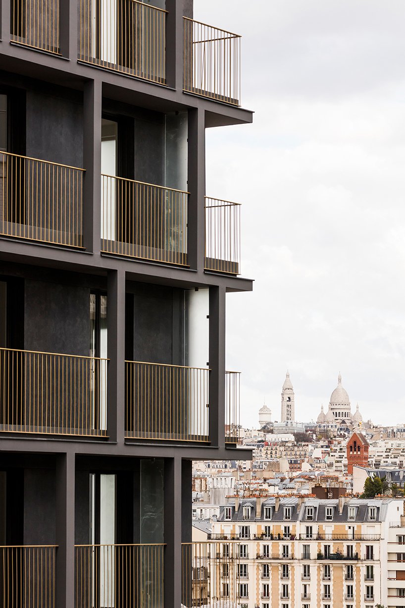 un exosquelette en béton blanc encadre le complexe résidentiel de l'AAVP à Paris designboom