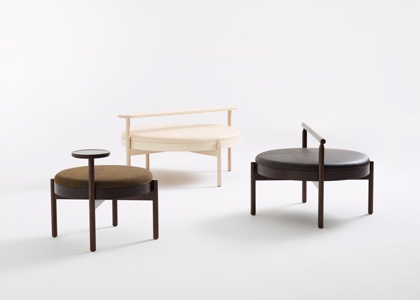 kauppi & kauppi conçoit la collection hygge de poufs en bois avec accessoires complémentaires