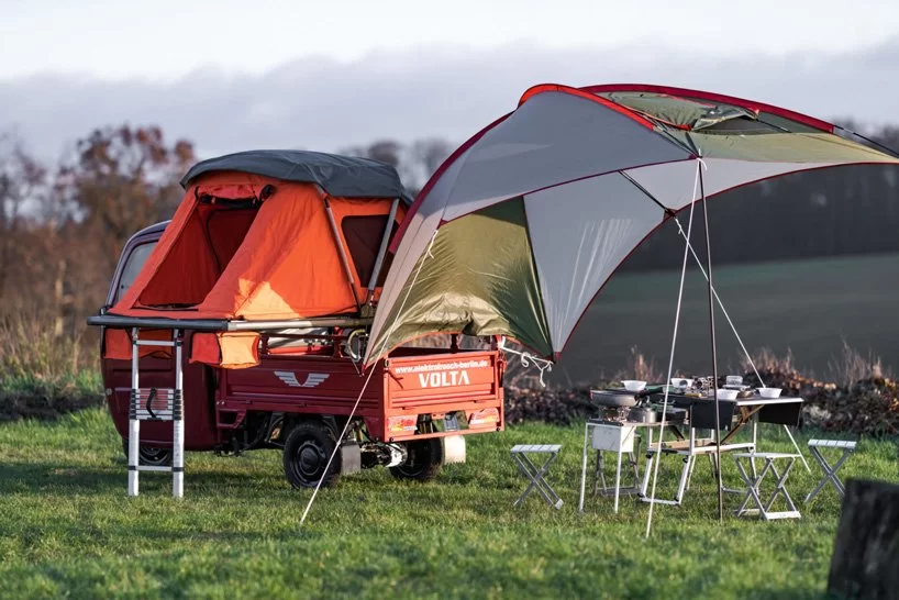 le tricycle électrique «elektro frosch» fait également office de micro-camping-car le tricycle électrique «elektro frosch» fait également office de micro-camping-car
