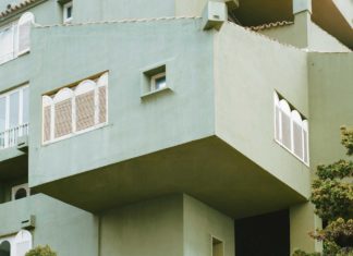 Belle campagne de maillots de bain tournée à La Muralla Roja – MODE