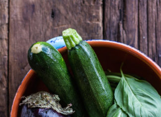 Courgettes en croûte de quinoa et parmesan d’aubergine – Gourmet