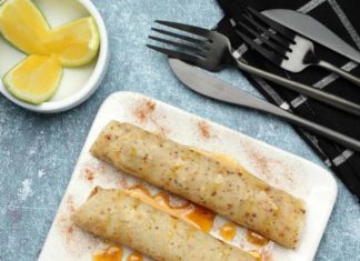 Crêpes végétaliennes – Recette Dessert vegan Crêpes végétaliennes roulées sur une assiette blanche et arrosées de sirop.