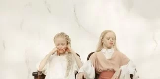 Des jumeaux albinos de 11 ans envahissent le monde de la mode – MODE