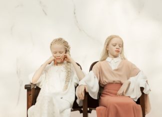 Des jumeaux albinos de 11 ans envahissent le monde de la mode – MODE