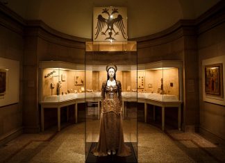 Exposition «Heavenly Bodies» du MET Museum vue par le vidéaste Danilo – MODE