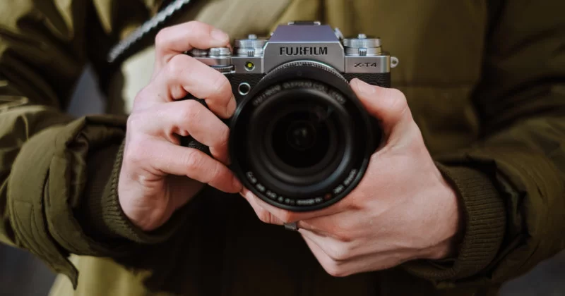 Fuji dévoile le produit phare X-T4 avec IBIS, une batterie plus grande et un nouvel obturateur
