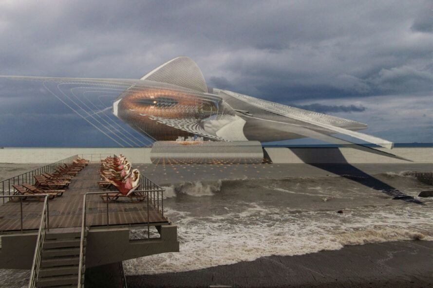 immense sculpture à côté du pont de la plage