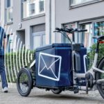 IAV développe un cargobike intelligent qui suit le courrier comme un chien