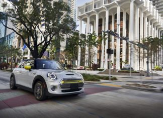 MINI Cooper SE électrique accentue sa nouvelle énergie à Miami test test: la MINI cooper SE électrique donne une nouvelle énergie à miami
