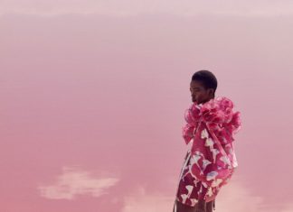 Pense Rose! Aamito Lagum par Daniel Riera – MODE