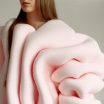Pull en guimauve rose par Nadine Goepfert – MODE