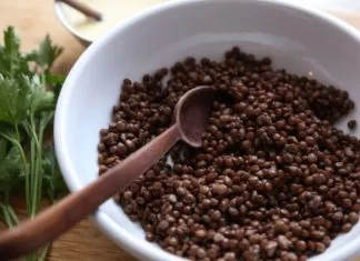 Salade d’aubergines rôties aux lentilles et vinaigrette au miso piquant – Gourmet