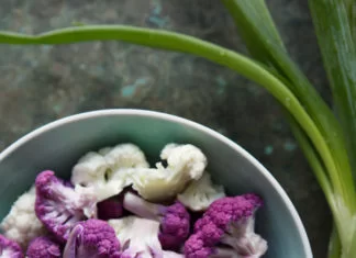 Salade de chou-fleur crue avec vinaigrette au raifort, à l’aneth et au yaourt – Gourmet