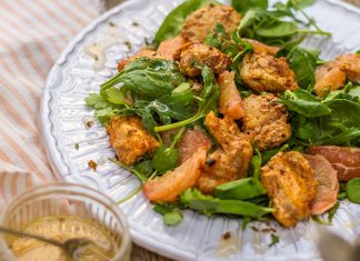 Salade de poulet avec pamplemousse rose et vinaigrette au cumin Salade de poulet épicée Salade de poulet au pamplemousse rose et vinaigrette au cumin